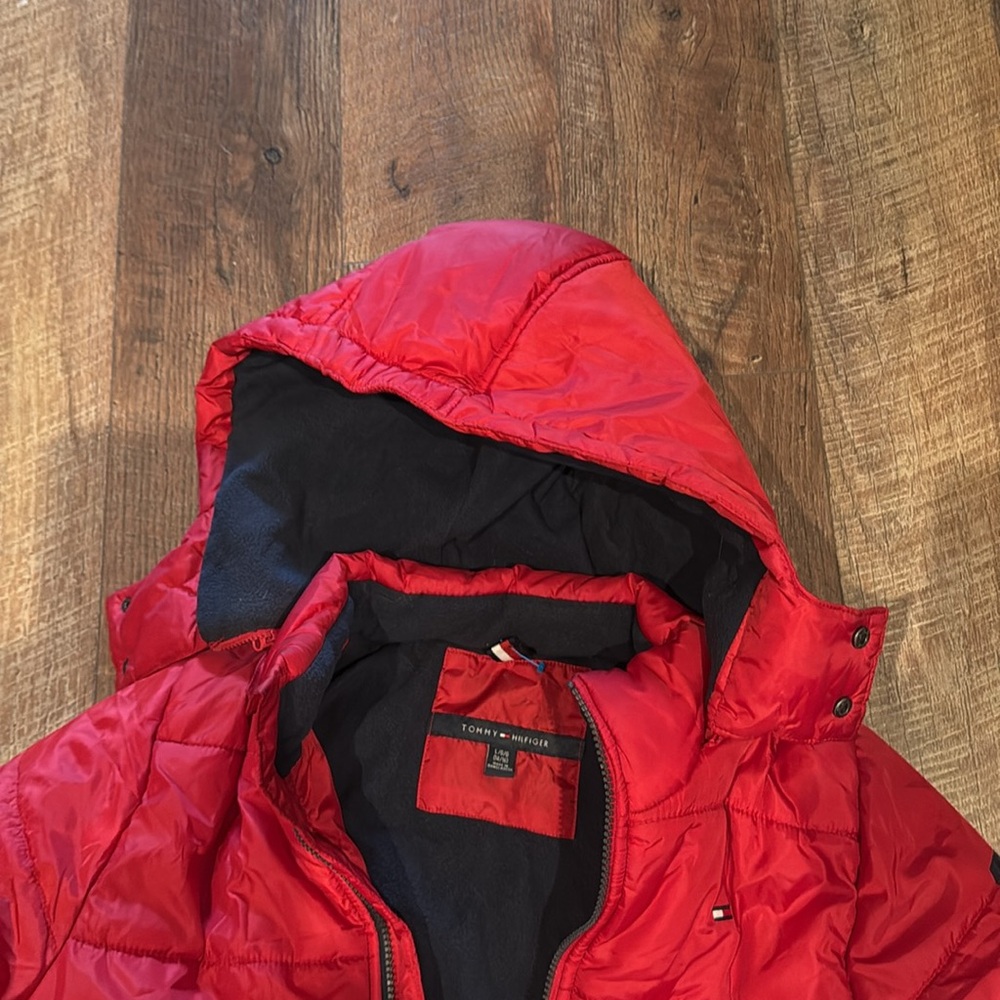 BOYS RED TOMMY HILFIGER PUFFER JACKET - Picture 3 of 8